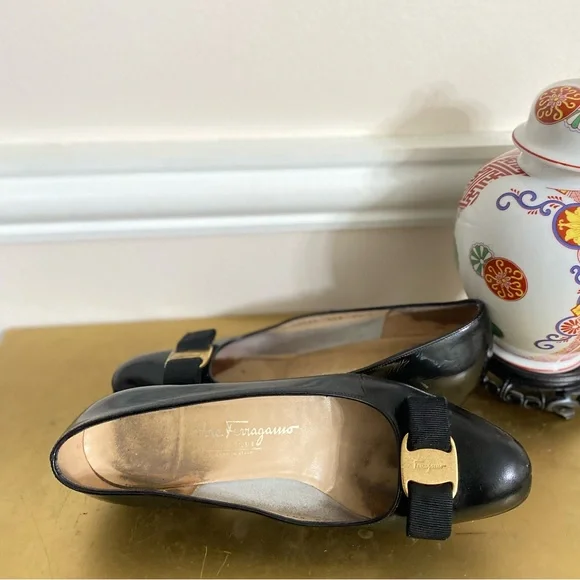 Salvatore Ferragamo with gold buckle  leather shoes - Picture 4 of 7